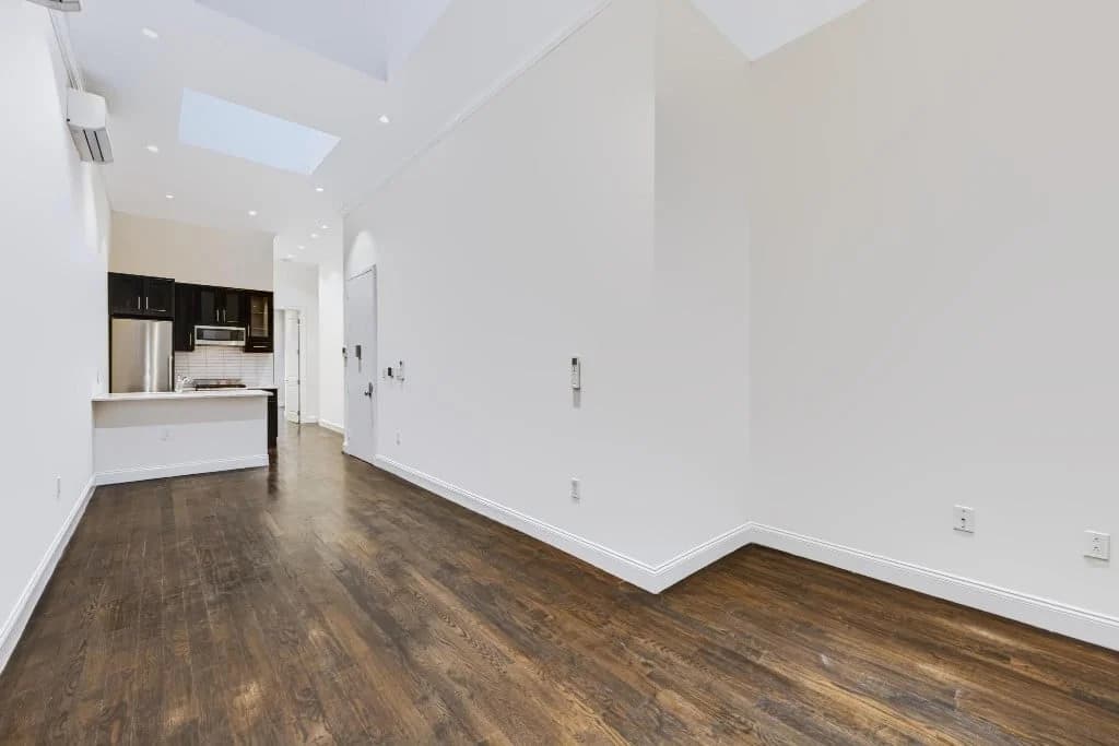 106 Bedford Avenue #4L, Brooklyn, NY 11249 apartment_living_room 1