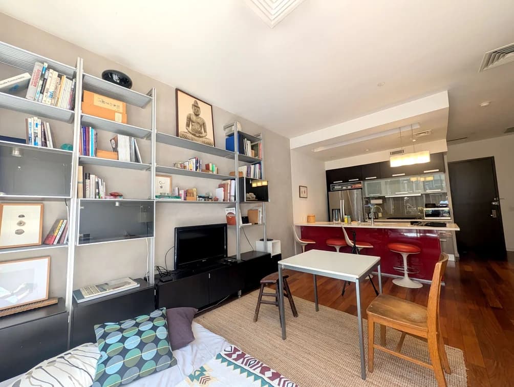170 N 11 St #2A, Brooklyn, NY 11211