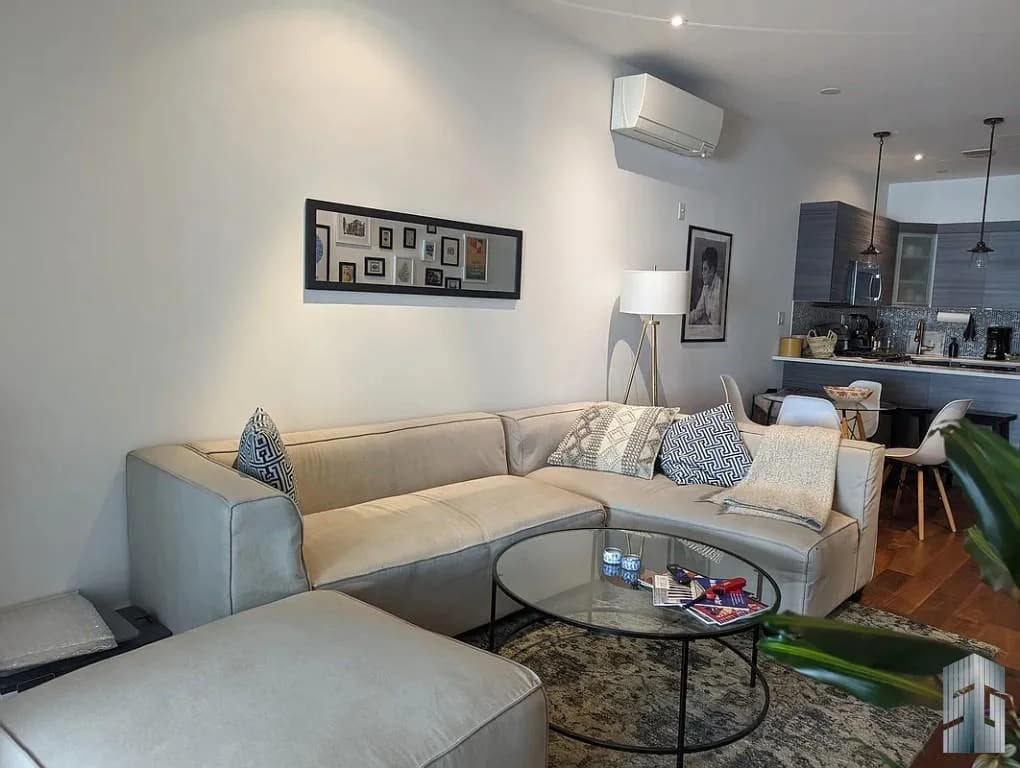 207 North 6 Street #2L, Brooklyn, NY 11211 apartment_living_room 1