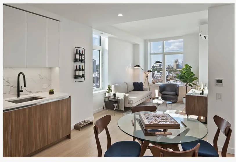 123 Linden Blvd #21A, Brooklyn, NY 11226 apartment_living_room 1