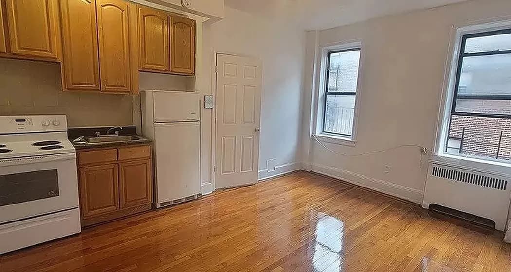 150 East 19 Street #5C, Brooklyn, NY 11226 apartment_living_room 1