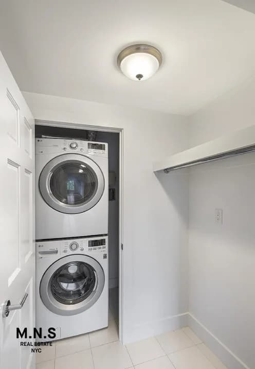 423 Ocean Parkway #6B, Brooklyn, NY 11218 apartment_washer_dryer 1