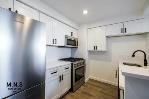 423 Ocean Parkway #8, Brooklyn, NY 11218