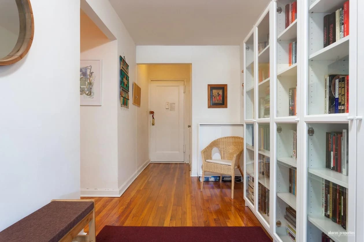 715 Ocean Parkway #2K, Brooklyn, NY 11230 apartment_entry 1