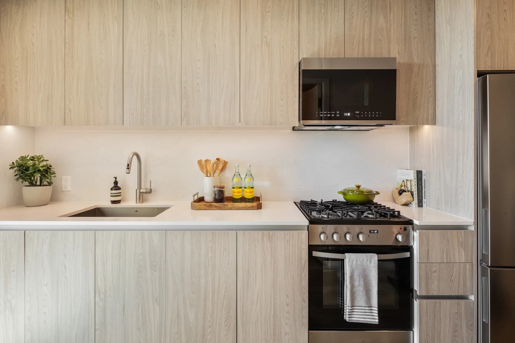 54 Crown Street #1110, Brooklyn, NY 11225 apartment_kitchen 1