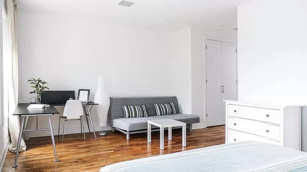 1310 Putnam Avenue #2, Brooklyn, NY 11221 apartment_living_room 1