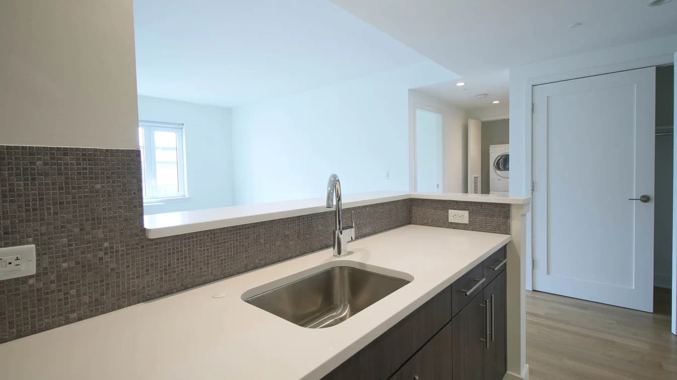 175 Kent Avenue #513, Brooklyn, NY 11249 apartment_kitchen 1