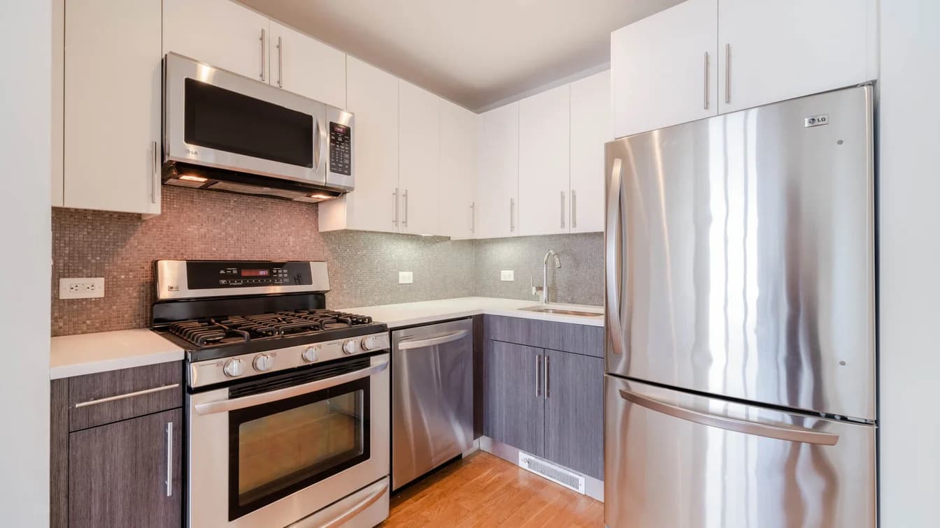 175 Kent Avenue #617, Brooklyn, NY 11249 apartment_kitchen 1