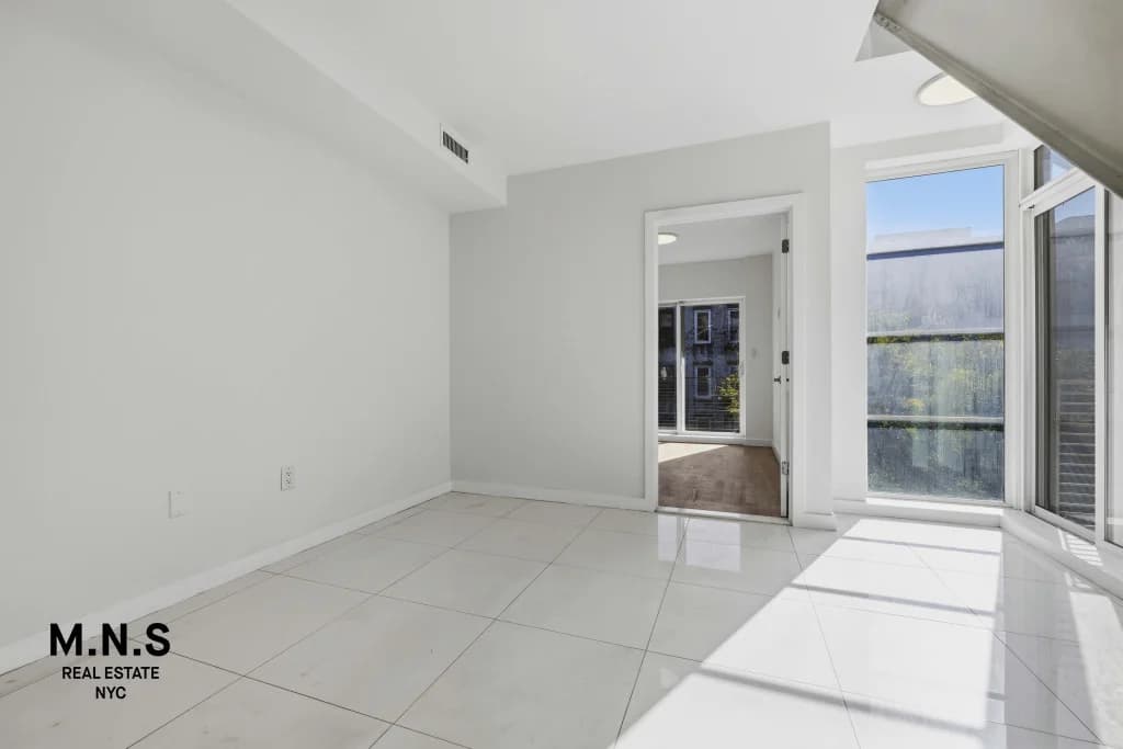 72 Huron Street #4B, Brooklyn, NY 11222 apartment_living_room 1