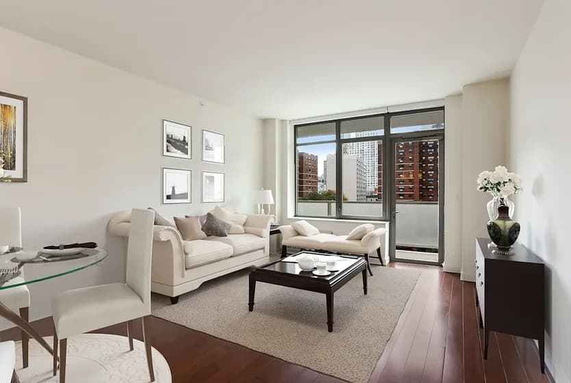 81 Fleet Place #12L, Brooklyn, NY 11201 apartment_living_room 1