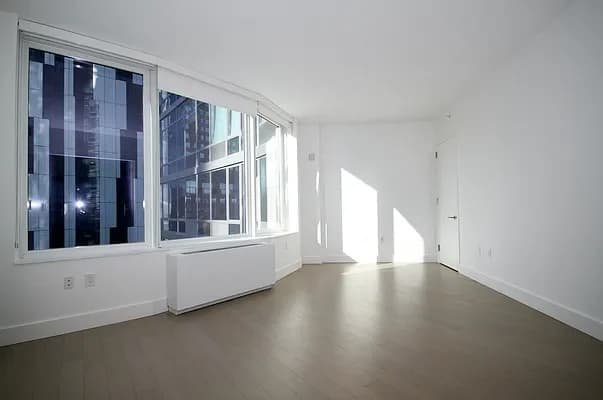 86 Fleet Place #23M, Brooklyn, NY 11201 apartment_living_room 1