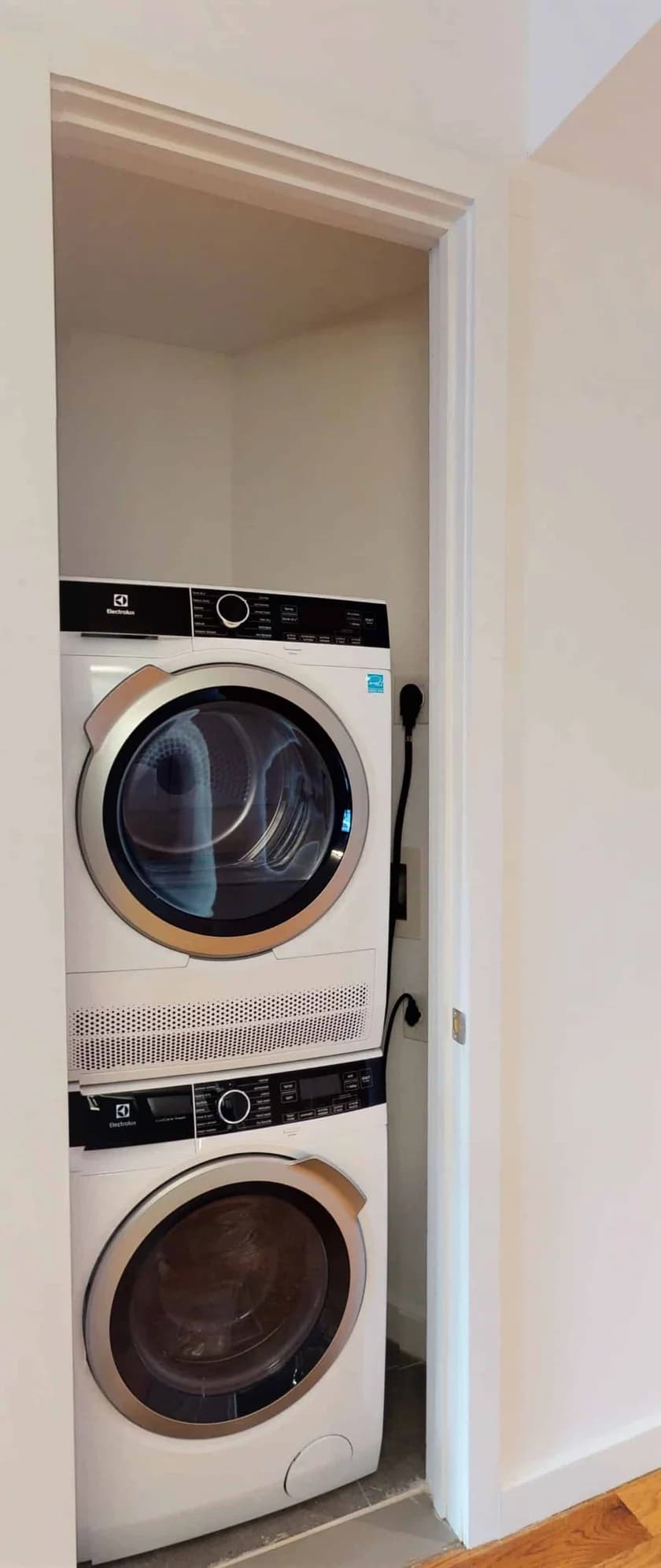 Complex: The Denizen 123 Melrose Street #1br, Brooklyn, NY 11206 apartment_washer_dryer 1