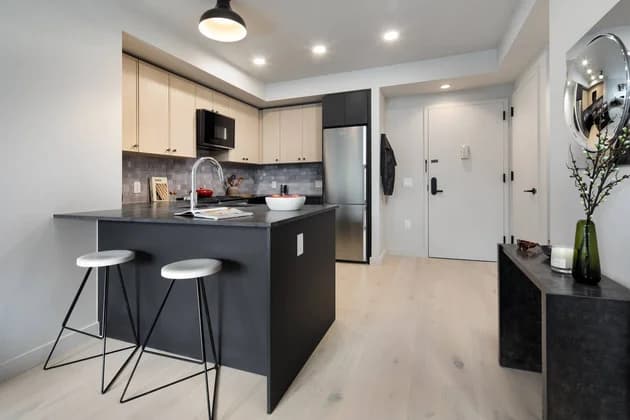 371 Vernon Ave #1052, Brooklyn, NY 11206