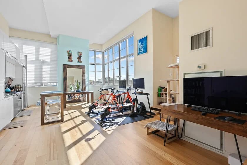 2728 Thomson Ave #428, Queens, NY 11101 apartment_living_room 1