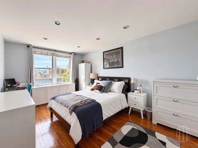 50-15 39 Street #4d, Queens, NY 11104 - Image 1