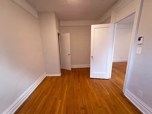 30-95 29 Street #3D, Queens, NY 11102 apartment_living_room 1