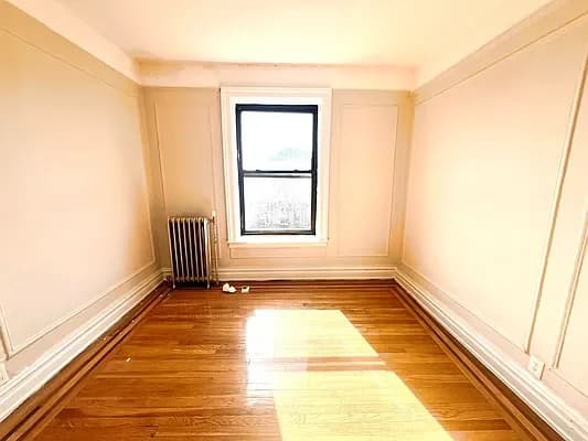 30-95 29 Street #6-A, Queens, NY 11102 apartment_living_room 1