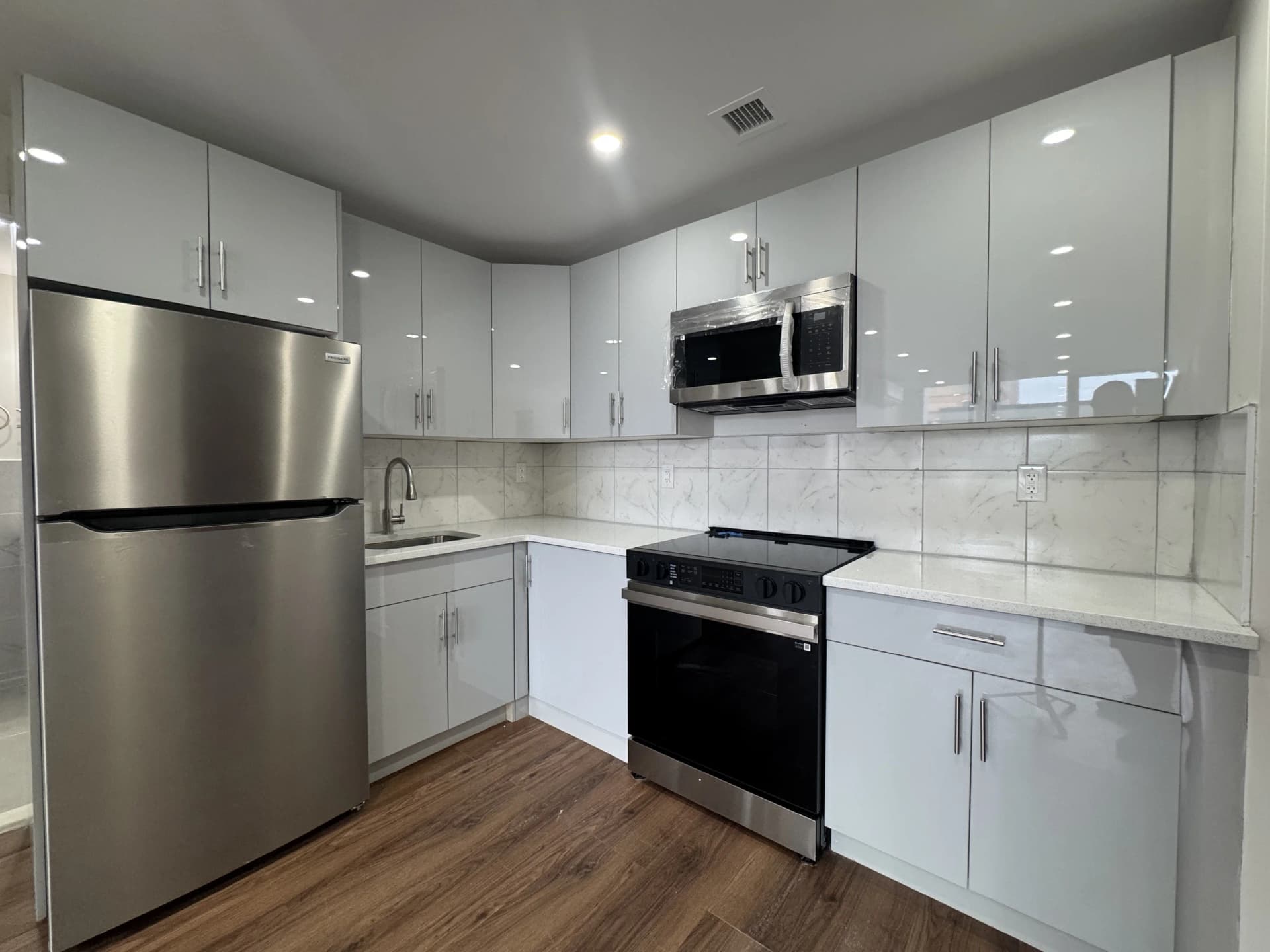 166-13 91 Avenue #4A, Queens, NY 11432 apartment_kitchen 1
