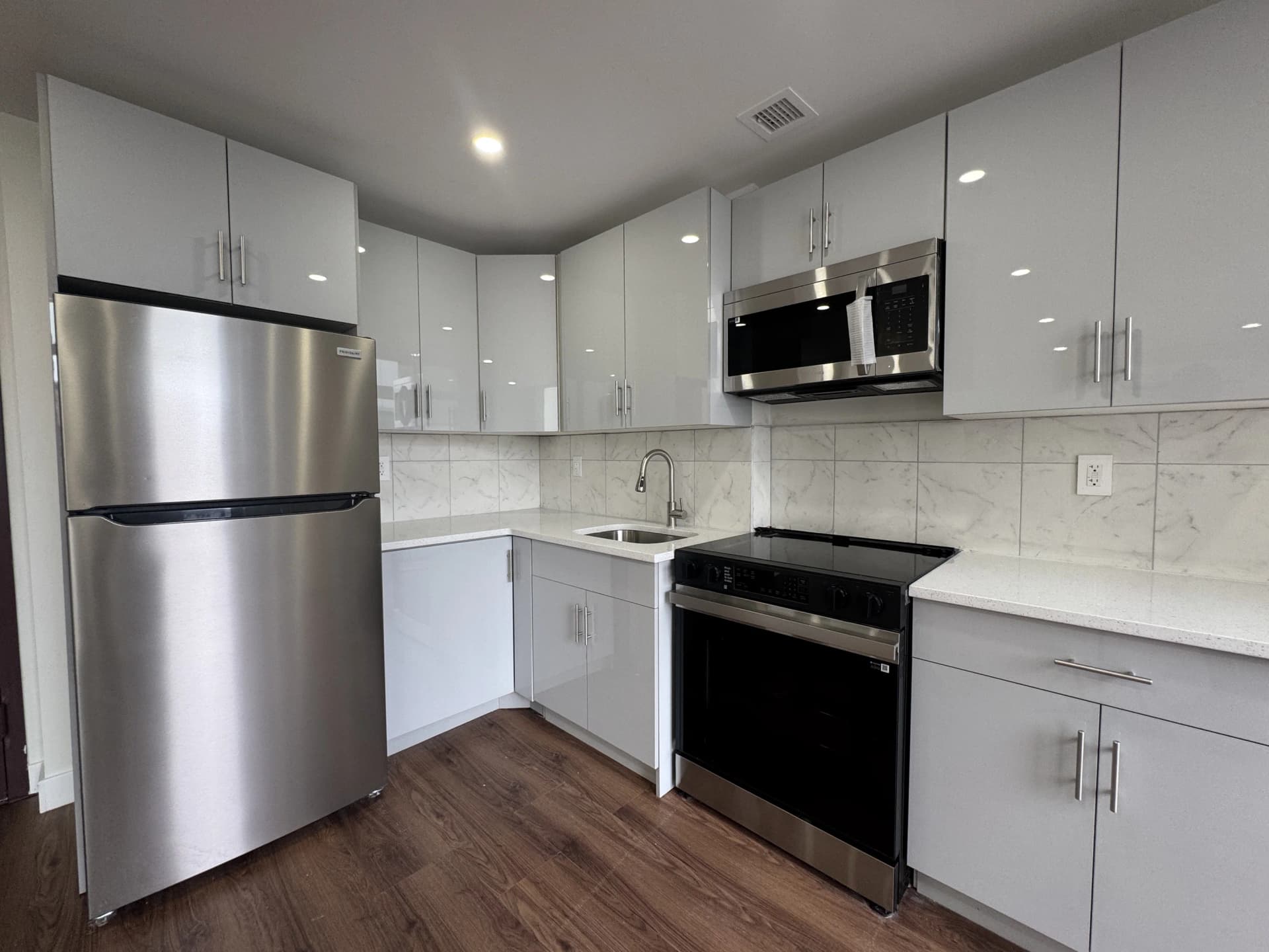 166-13 91 Avenue #5A, Queens, NY 11432 apartment_kitchen 1