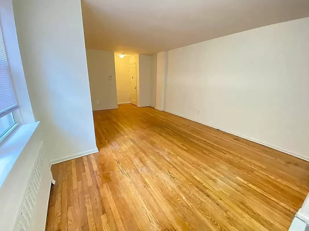 143-09 Barclay Avenue #1C, Queens, NY 11355 apartment_living_room 1