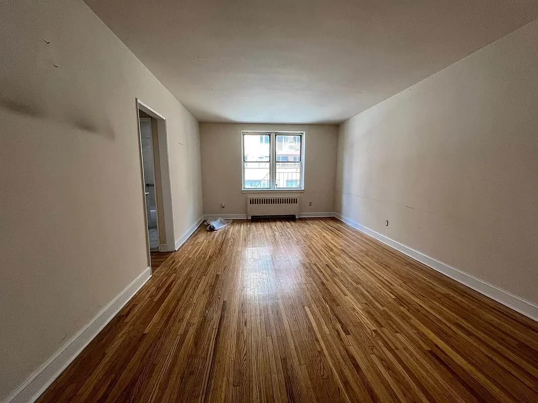 143-23 Barclay Avenue #6B, Queens, NY 11355 apartment_living_room 1