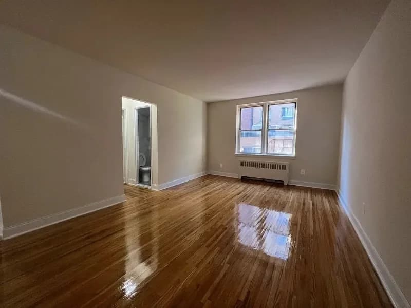 143-06 Barclay Avenue #5H, Queens, NY 11355 apartment_living_room 1