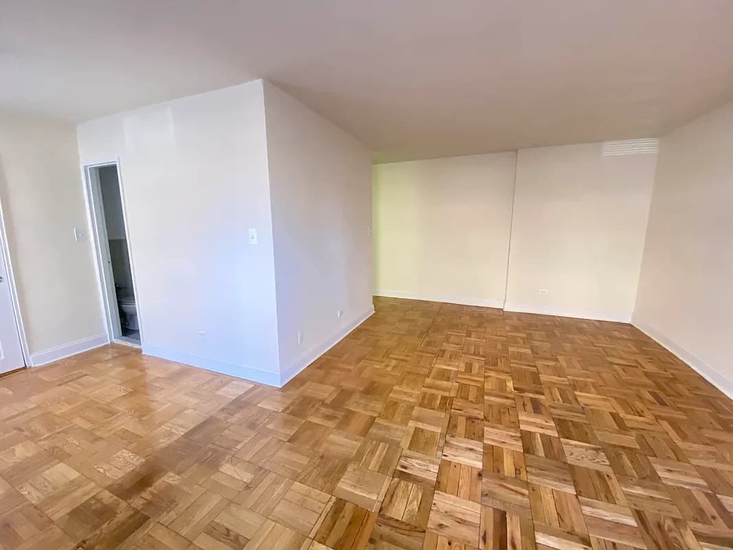 86-25 Van Wyck Expressway #304, Queens, NY 11435 apartment_living_room 1