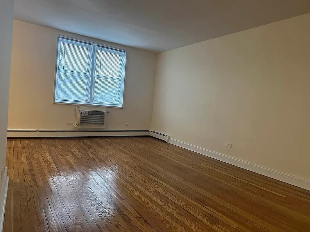 86-25 Van Wyck Expressway #329, Queens, NY 11435 apartment_living_room 1