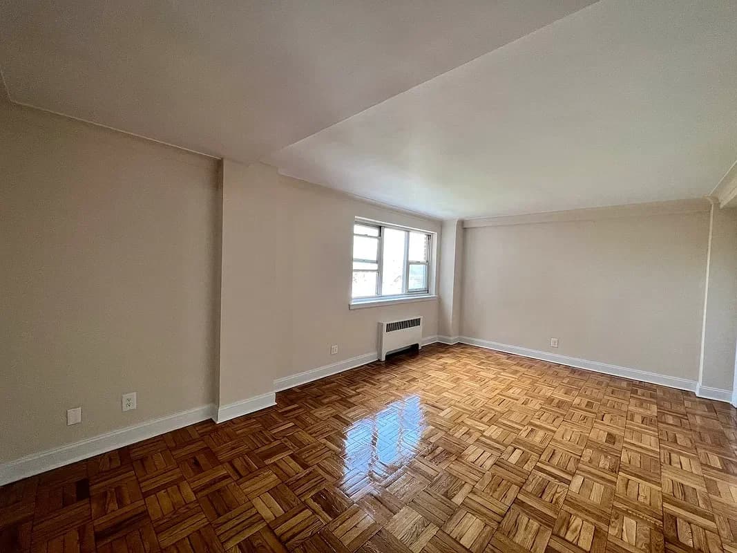 166-05 Highland Avenue #3K, Queens, NY 11432 apartment_living_room 1