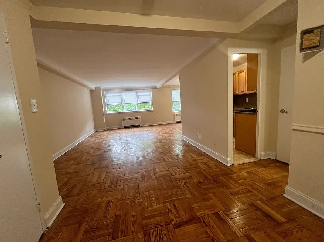182-30 Wexford Terrace #4L, Queens, NY 11432 apartment_living_room 1
