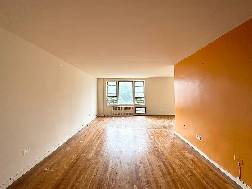182-30 Wexford Terrace #7W, Queens, NY 11432 apartment_living_room 1