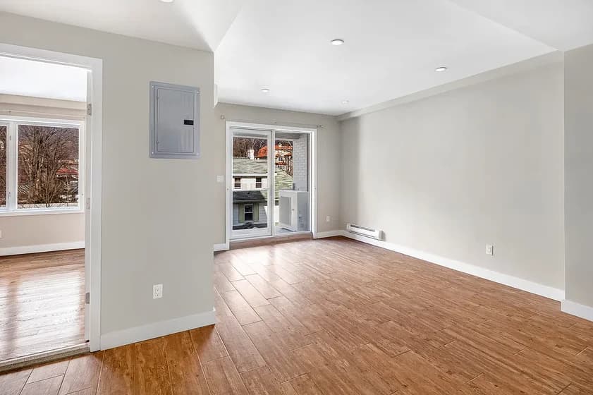 190-11 Hillside Avenue #304, Queens, NY 11423 apartment_living_room 1