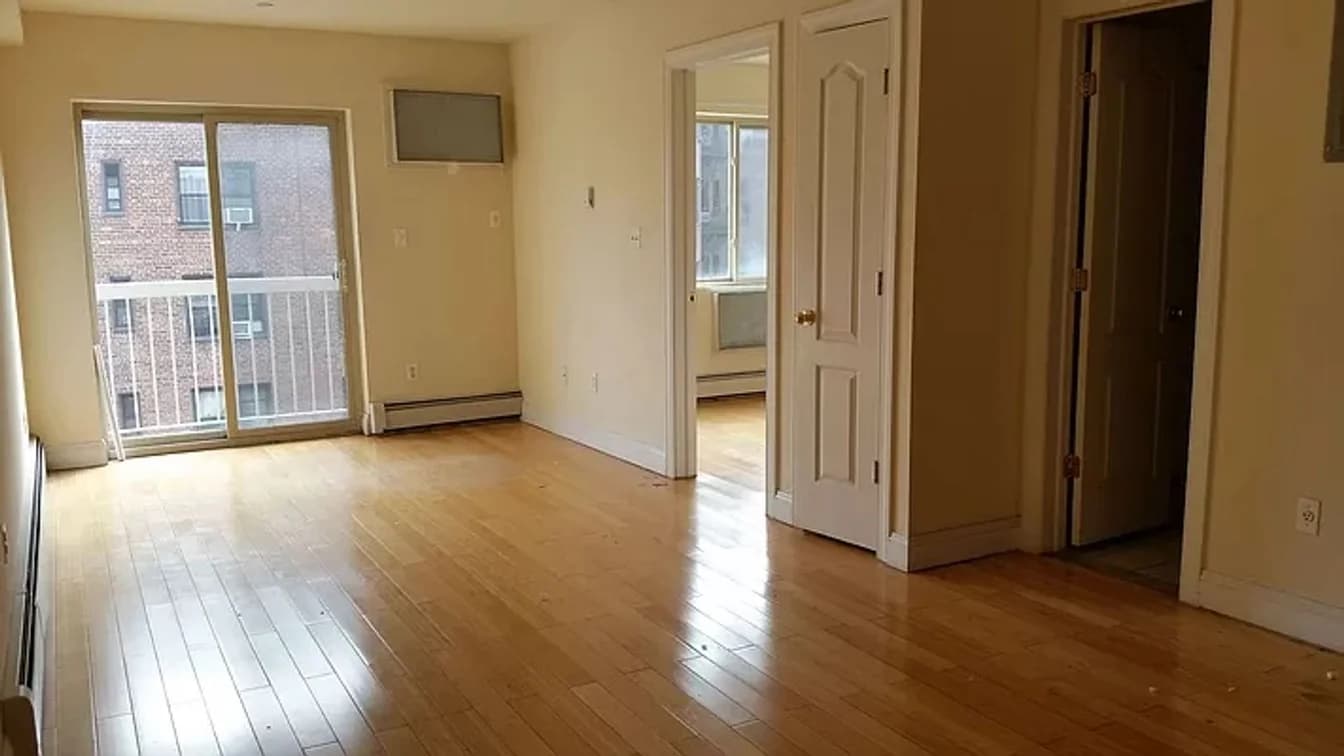 141-31 Pershing Crescent #3A, Queens, NY 11435 apartment_living_room 1