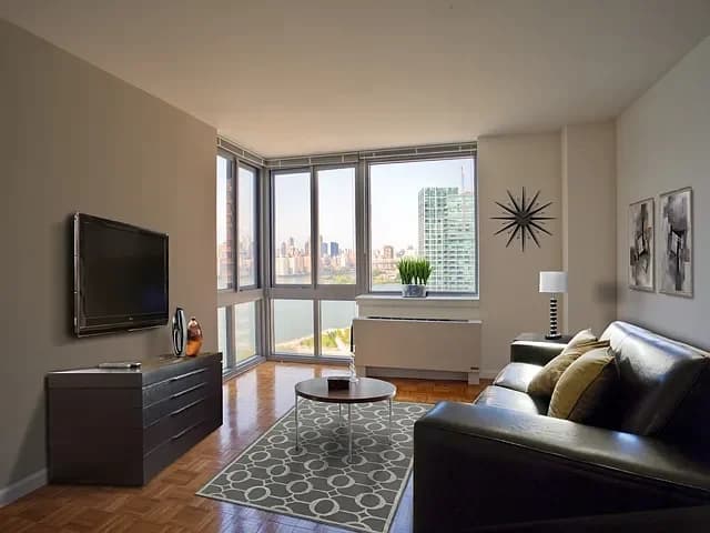 2-01 50 Ave #17B, Queens, NY 11101 apartment_living_room 1