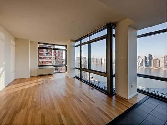 2-01 50 Ave #22G, Queens, NY 11101 apartment_living_room 1