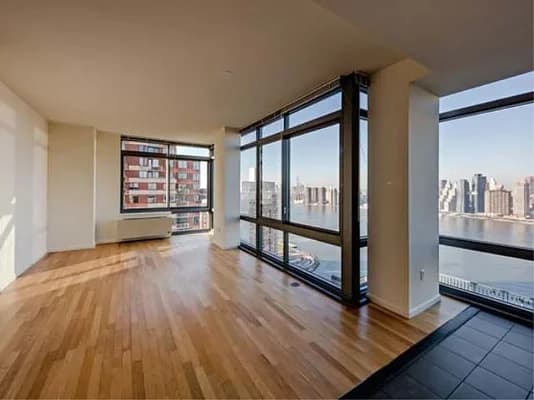 2-01 50 Ave #3A, Queens, NY 11101