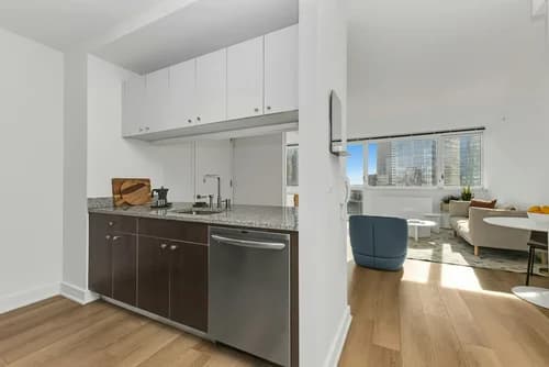 43-10 Crescent St #1912, Queens, NY 11101 - Image 1