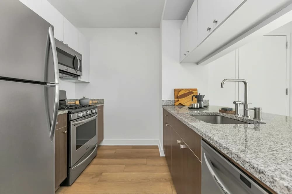 Linc LIC 43-10 Crescent St #2112, Queens, NY 11101 apartment_kitchen 1