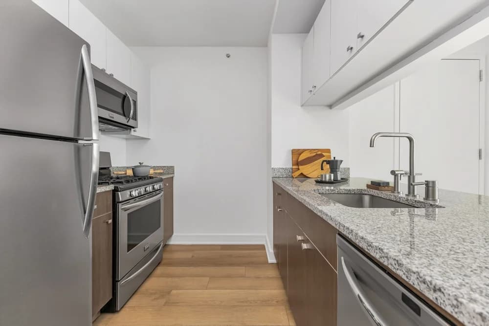 Linc LIC 43-10 Crescent St #2909, Queens, NY 11101 apartment_kitchen 1