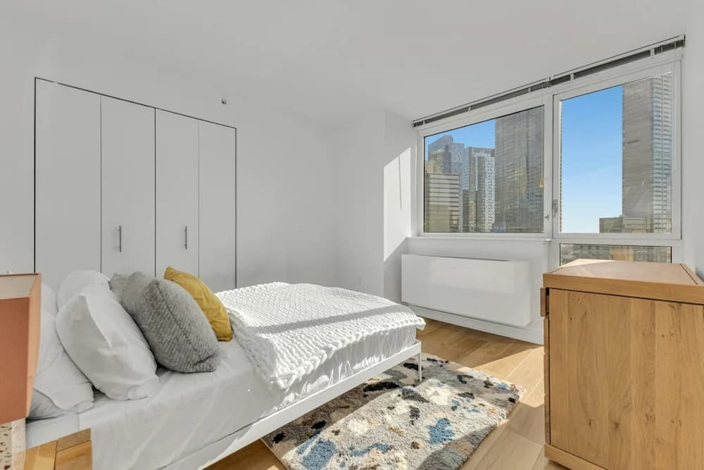 Linc LIC 43-10 Crescent St #PH01, Queens, NY 11101 apartment_bedroom_room 1