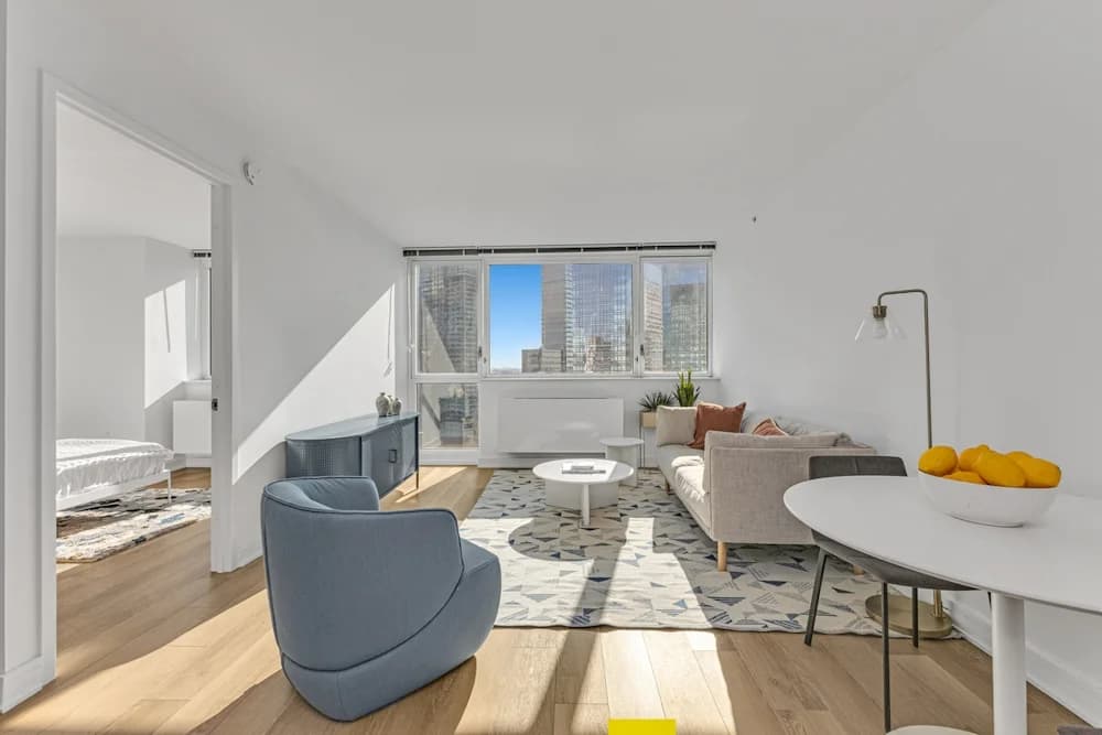 Linc LIC 43-10 Crescent St #PH07, Queens, NY 11101 apartment_living_room 1