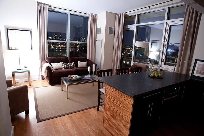 11-24 31 Avenue #8B, Queens, NY 11106 apartment_living_room 1