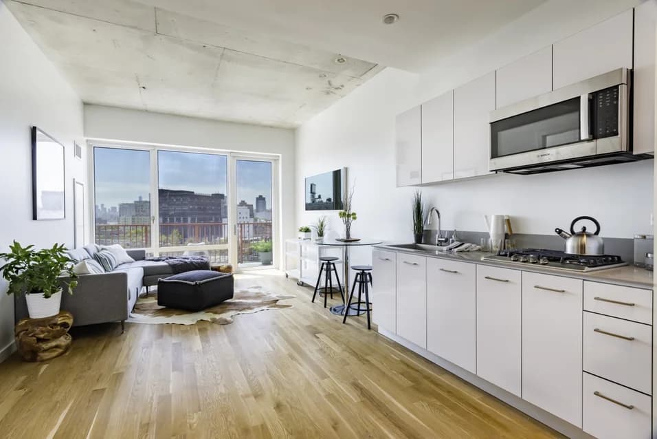 22-22 Jackson Avenue #1002, Queens, NY 11101 apartment_living_room 1