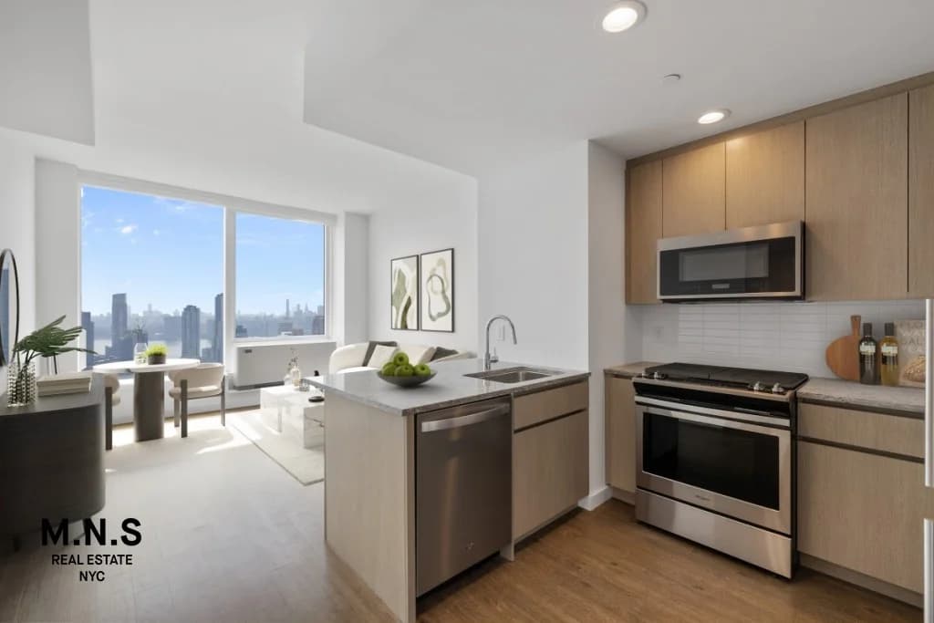 22-44 Jackson Ave #2728, Queens, NY 11101 1