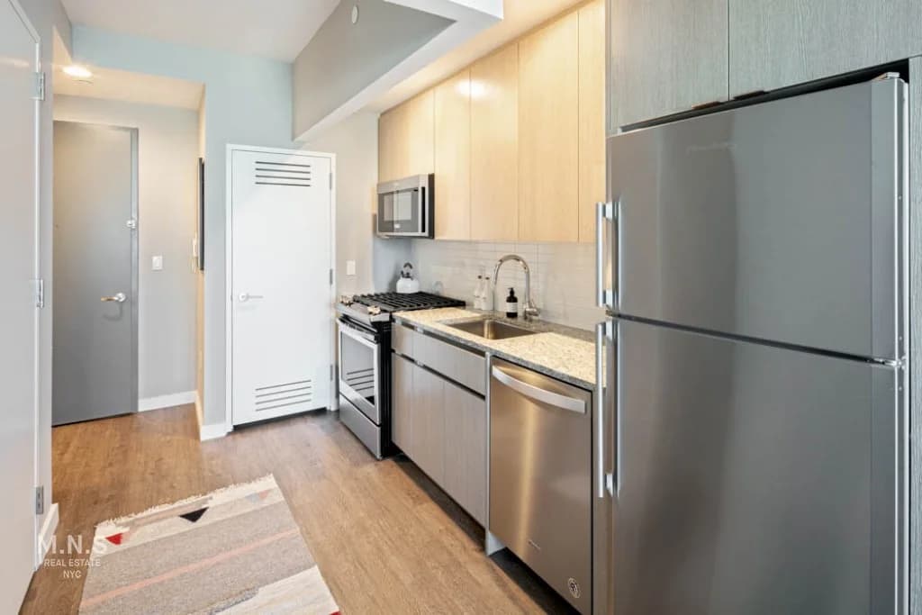 22-44 Jackson Ave #2817, Queens, NY 11101 1