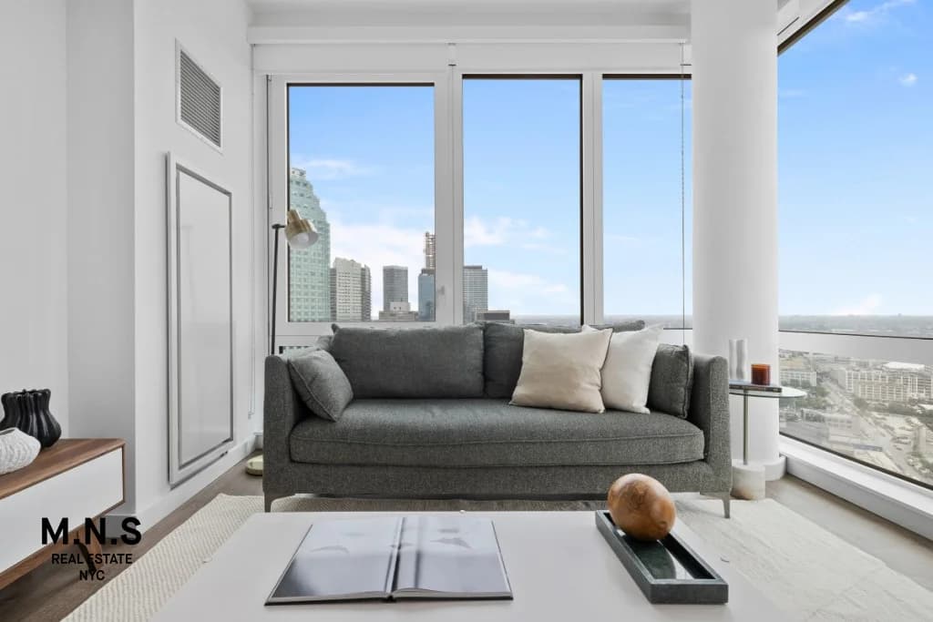22-44 Jackson Ave #3513, Queens, NY 11101 apartment_living_room 1