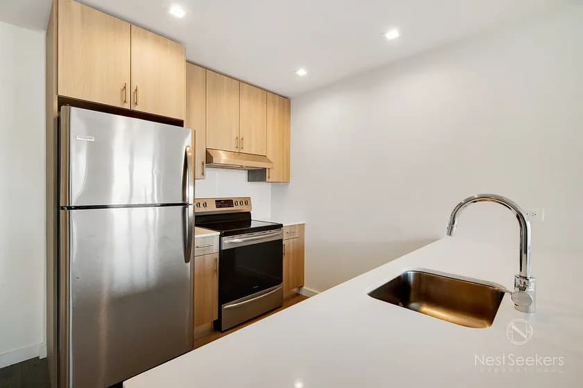 11-39 49 Avenue #516, Queens, NY 11101 apartment_kitchen 1