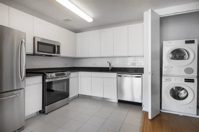 5-11 47 Ave #12N, Queens, NY 11101