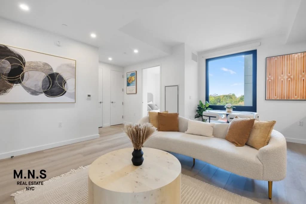 72-01 Queens Boulevard #825, Queens, NY 11377 1