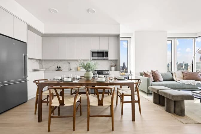 23-10 42 Road #21C, Queens, NY 11101